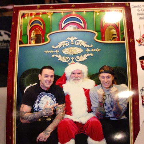 BarryAttractive's profile picture. I play bass for Survive This!