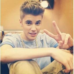 Enamorada de aquel pequeño tan grande que se sentaba en unas escaleras y ahora se hace llamar Mi ídolo. Always kidrauhl. PAC.