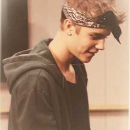 Justin es mi vida. El tubo un sueño y se cumplio, ¿porque no el tuyo?. Nunca digas nunca:)