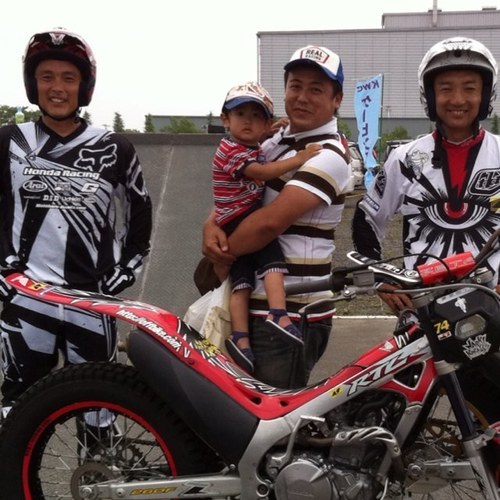 はじめまして。車、バイク好きな2児の父です。