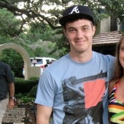 CallmeE13's profile picture. 