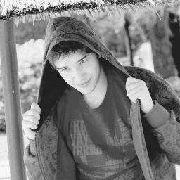Julian Ezequiel Serrano sacando sonrisas desde 24/12/2009. Julian me sigue♥
http://t.co/XDXmDgef
