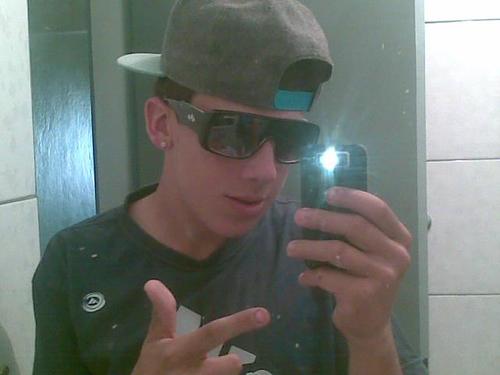 Yurinapier's profile picture. Sou da @Amandapaulinoo_ 
''Inimigos não coleciono, não me relaciono, não me emociono, por eles não sinto NADA...''