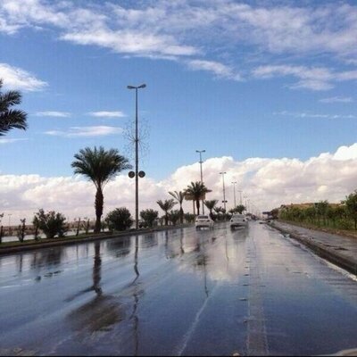 مواطنون ينتظرون نساءهم في درجة حرارة 46 خارج مبنى أحوال عرعر ويطالبون بسرعة افتتاح فرع نسائي بطريف صحيفة العليا الالكترونية