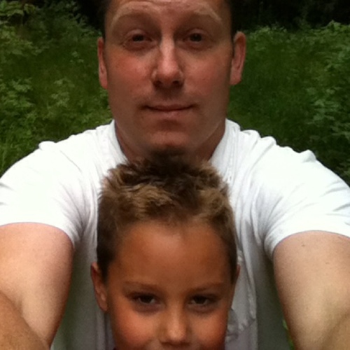 PpasseE's profile picture. Under oss bredde ett strålande landskap ut sig, som ett dräll av diamanter, som ett hav av blinkande glitter.