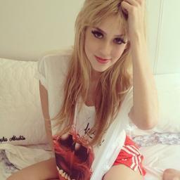 Uma rainha não precisa de coroa e a shops é prova disso TEAMO minha perfeita!