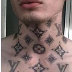 L'incontenibile bisogno di fornire un alibi anche se sei sulla scena del delitto con l'arma ancora in mano. LV