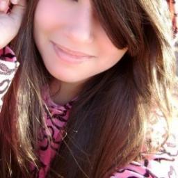 Linda,simpática,chorona,ciumenta (de amigas), romantica,carinhosa,amigha & funkeira