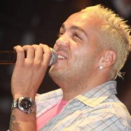 Maior e melhor músico de todos os tempos, temos orgulho em ter você como nosso ídolo. @CantorBelo