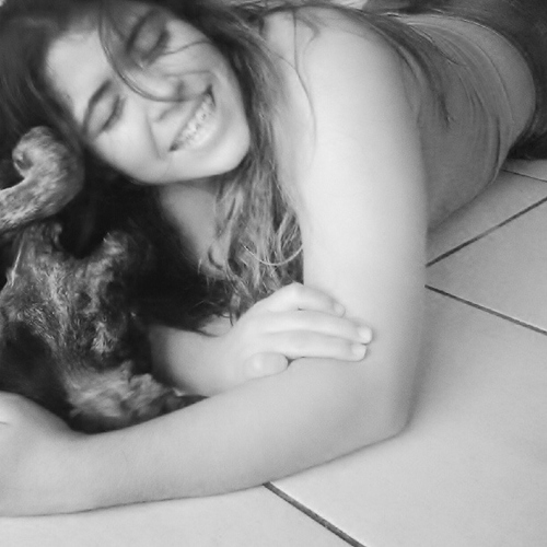 ~ α gαrotiinhα imperfeitα,
αqeelα qeê chorα de dor,
αqeelα qeê ja sofreu poor αmor,
αqeelα qe sαbe se αrrepender ♥