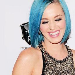 “Eu amo bananas porque elas se parecem com pênis… eu falei isso alto?” - Katy Perry