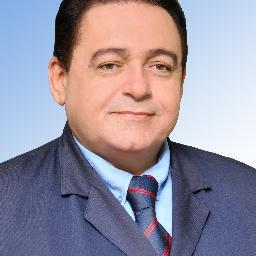 Cirurgião Geral, Cirurgião Plástico e Homeopata.