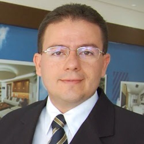 Advogado, corretor de imóveis e empresário.