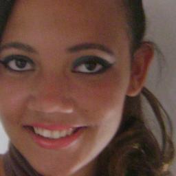 “Fechei algumas portas. Não por orgulho ou arrogância, mas porque já não levam a lugar nenhum.”
Tenho 15 anos, minha paixão é o rock'n roll