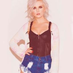 Charlotte Vega||17||Single||Ghost|| Shy, friendly, outgoing || The curly haired boy and curly red head are my best friends :)
