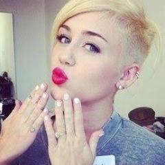 Don't you worry 'cause everything's gonna be alright. believe always. @ddlovato @mileycyrus respiro vocês duas minhas