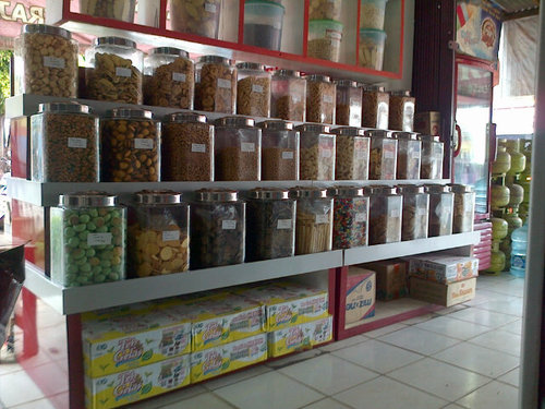 Komplek Timur Kantor Kecamatan Mandiraja,Banjarnegara,Jateng. Menyediakan Aneka Roti,Kue Kering, Sembako & Parfum Refill Queen 27, SARI ROTI™. wa 0816666240