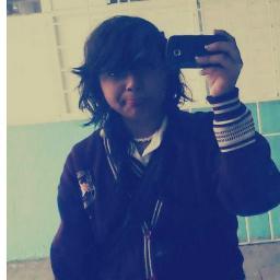 Aveces a la persona a la Cual esperas esta  a tU ladoo esperandO a qe te des Un minuto para Voltear a berlooo!(: