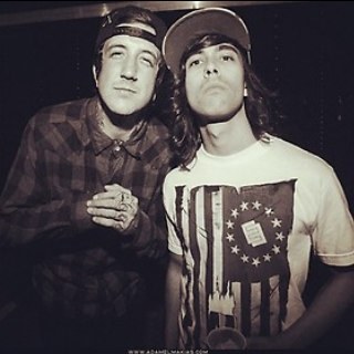 ofmiceandaustin's profile picture. 