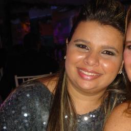 Sou casada e tenho como profissão a fonoaudiologia que eu amo!!!!