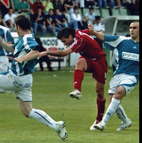 Ex-Futbolista de Antequera, Malaga B, U.D.Melilla, Algeciras, Velez, El Palo y Juv. Torremolinos.
Jugador Aficionado de PES ⚽🎮