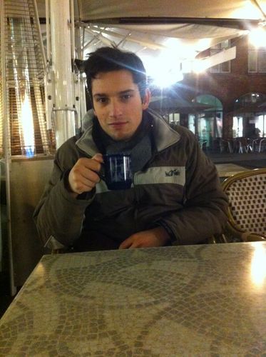 Alonso_Urrutia's profile picture. Cellista Chileno viviendo en Alemania pero Valdiviano toda la vida ❤️