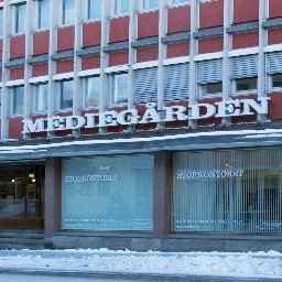 Mediegarden's profile picture. Mediegården er en samlokalisering av kulturbedrifter i en bygård i Bodø sentrum. Storkontoret, Store Studio, Kråkesølv... – Du må ha vært her før å kunn forstå.