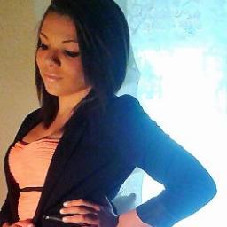 Hello :)I am 17 years old,I love to dance and party.Follow me :)