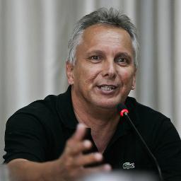 Ex- jogador e comentarista de futebol da Band Minas. O homem bomba!