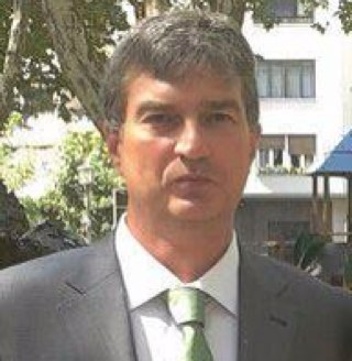 Psicólogo y Biólogo. Director Técnico de la Asociación Internacional del Teléfono de la Esperanza en Navarra.