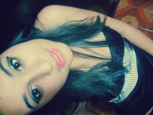 16 anos,virginiana,santista,Humilde,Feliz(simpatica,)~ai depende de você,mcdonalds,chocolate,música,maquiagem,familia,amigos.