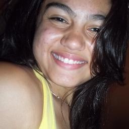 Me perco,me procuro e me acho. E quando necessário,enlouqueço e deixo rolar.Não me dô pela metade,não sou tua meio amiga nem teu quase amor,ou sou tudo ou nada.