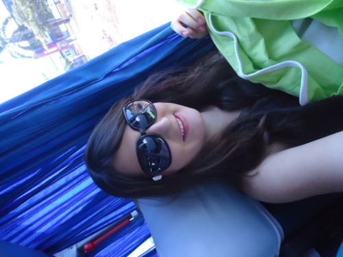 Directioner, Luanete, gosto de Pop, sertanejo universitário, enfim, gosto de todos os gêneros... Sou estudante e muito sonhadora... =)