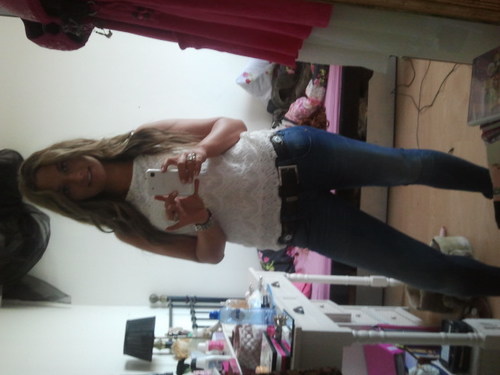 Apriilll15's profile picture. 