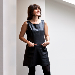 Architecte, Anne-Catherine Pierrey est spécialisée dans la réalisation de projets hôteliers et immobiliers et dans le design pour des marques de mobilier.