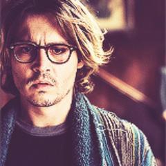 eu amo o johnny depp mais do que tudo na minha vida! se voce também ama ele pode me seguir