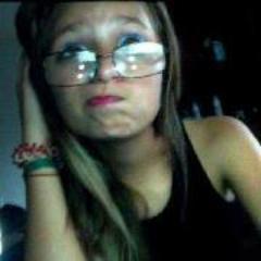 -Toda minha vida eu fui boazinha, mas agora eu estou pensando: que se foda. Se voce mi ama,si voce me odeia, voce nao vai me impedir baby! Isso é Victória :3