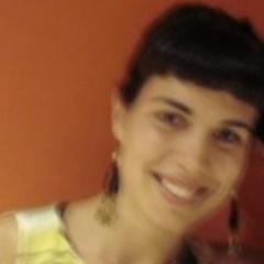 Soy politóloga, hago de profe, estoy indignada y echo de menos una sociedad más crecidita. Que tenemos unos políticos que parecen críos jugando a mandar.