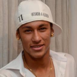Neymar Júnior

Amo meus fãns 

Amo meu filho 

Amo toda a minha familia

Sou jogador de futebol no time Santos FC abraço.