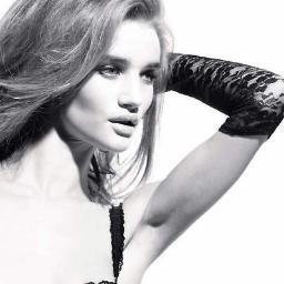 @CelebrityScales: Hollywood's perfect figures for your inspiration.