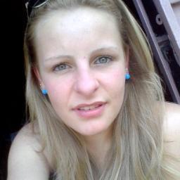 Mulher é interessante, mesmo brava é linda, mesmo alegre chora, mesmo apaixonada ignora, mesmo fragil é poderosa...!