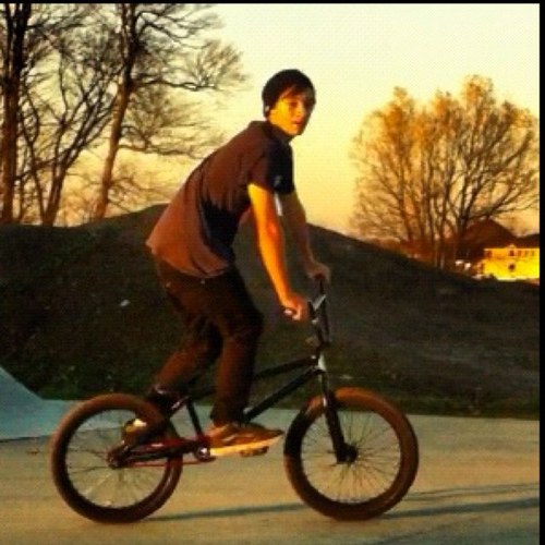 im a bmxer i love to bike i will always bike fover and i love to listen to music 24/7 and ive had a hard childhood and my dream is to be a pro bmxer