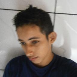 Não ligo que me olhem da cabeça aos pés pois nunca farão a minha cabeça,nem chegarão aos meus pés.
                                              Bob Marley