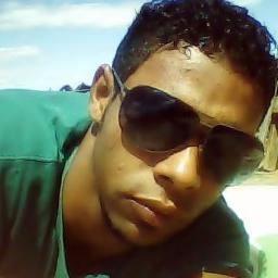 não  tenho tudo que quero,  mais  amo tudo que tenho