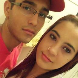 elle é troxa,cachorro,galinha,feeio,fofo e bobo mais e meeu s2 tte amo  s2 @paulamarinho4 aqui *--*