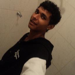 (NAO É MALA, É ESTILO FERA)
Adoro q me INVEJEM  
e Adoro q me ODEIEM 
Pois ninguém INVEJA o FEIO
nem ODEIA o FRAKO !!!