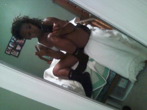 Nikki_SexyDavis's profile picture. You having fun stalking myy page umm you might aswell ,click follow button thanks