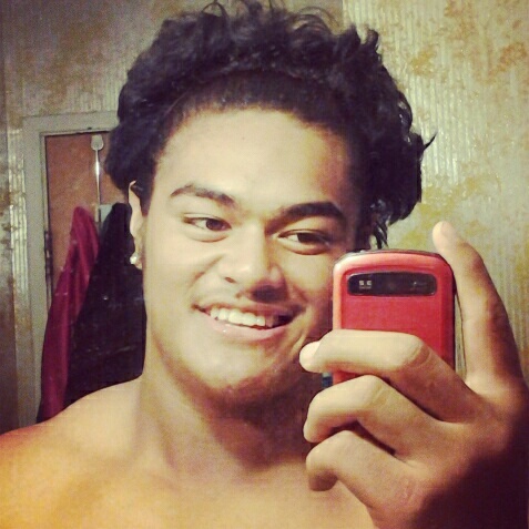 wuss good..straight from da lil rock of hawaii(808)...samoan/tongan, strictyl rootz;)...follow me:D