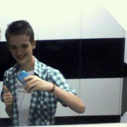 daavi23's profile picture. Ator, cantor, escritor, compositor. 3 Oscars, 6x campeão mundial em 6 esportes diferentes, vice-criador do Twitter, Ltda. e mentiroso pra cacete!