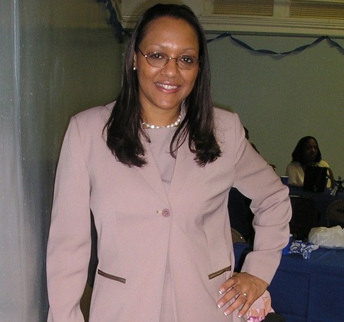 leslieoneal's profile picture. 